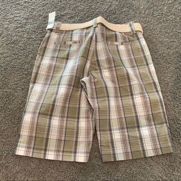 Lee (Petite) Bermuda plaid shorts NWT - Picture 2 of 3